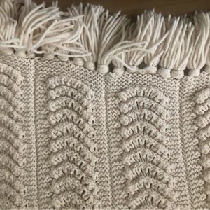 Throw blanket knitted